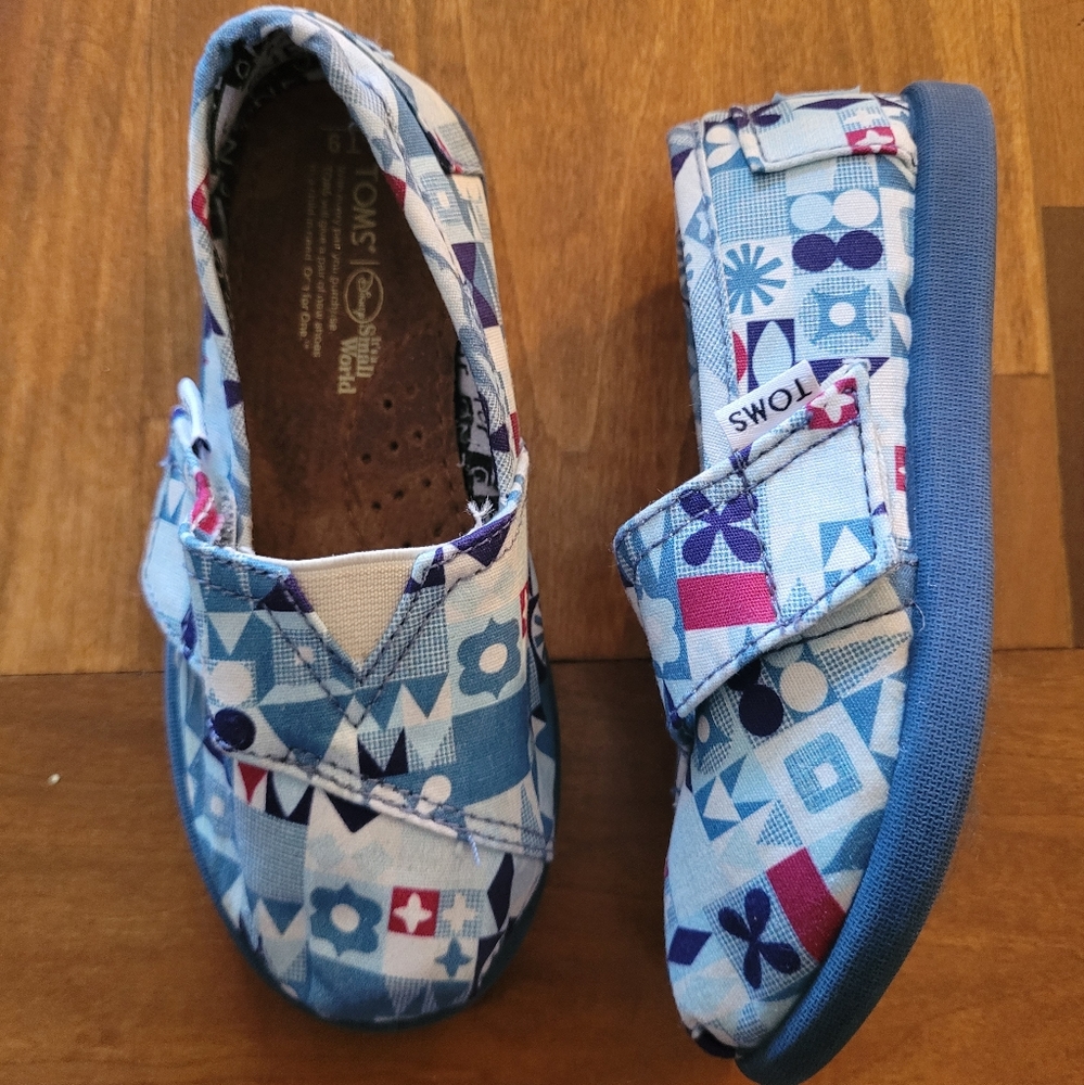 Kids it's a small world toms